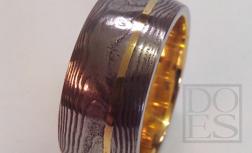 Damaststalen ring met 22kt.goud_..jpg