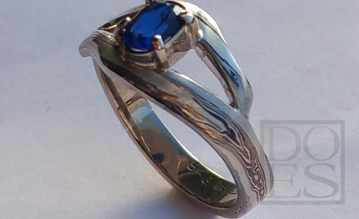 Mokume-gane-ring-saffier-queenelizabeth.jpg